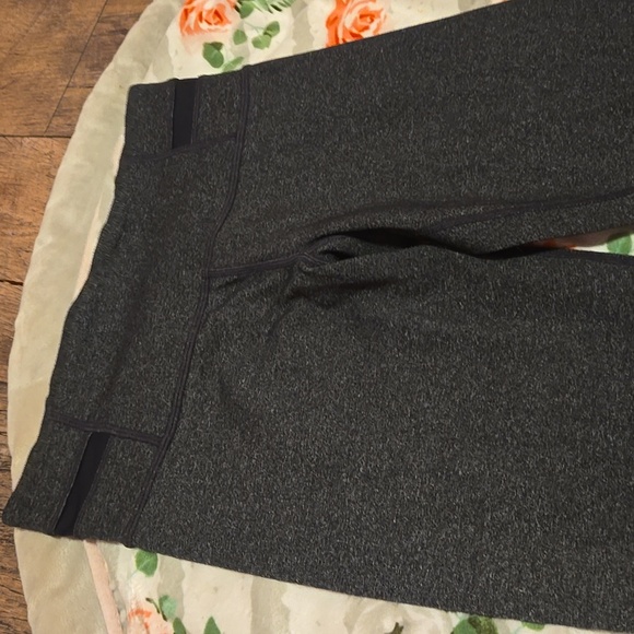 Lululemon Acro Crop Leggings Size 4 - Picture 4 of 7